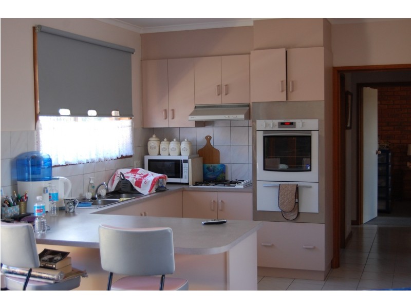 2/227 Princes Highway, Werribee VIC 3030