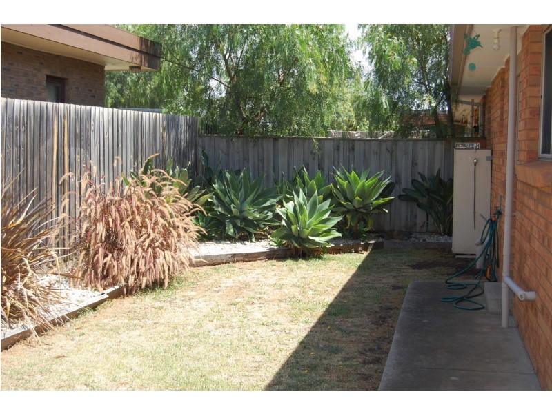 2/227 Princes Highway, Werribee VIC 3030