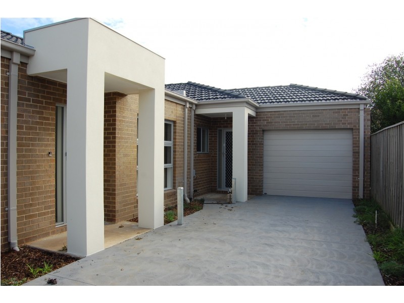 3/32 La Coruna Gardens, Point Cook VIC 3030