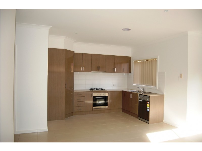 3/32 La Coruna Gardens, Point Cook VIC 3030