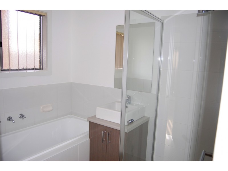 3/32 La Coruna Gardens, Point Cook VIC 3030