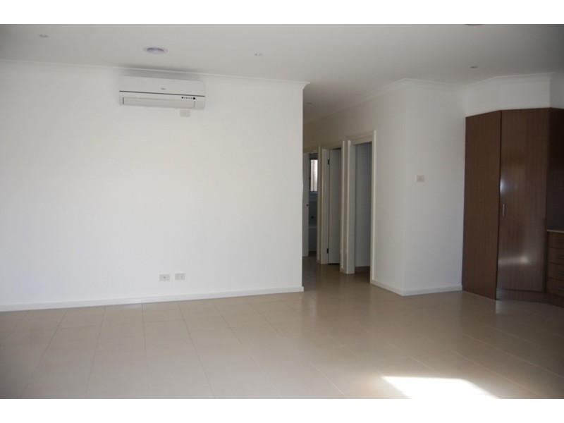 3/32 La Coruna Gardens, Point Cook VIC 3030