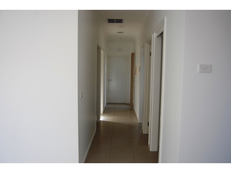 3/32 La Coruna Gardens, Point Cook VIC 3030