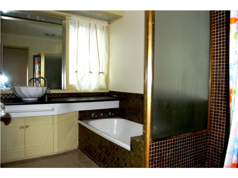 48 Woodville Park Drive, Hoppers Crossing VIC 3029