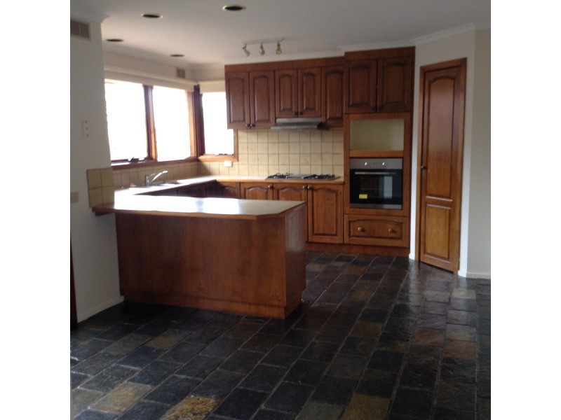 32 Argyle Crescent, Werribee VIC 3030