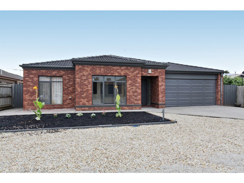 19 Dolphin Crescent, Point Cook VIC 3030