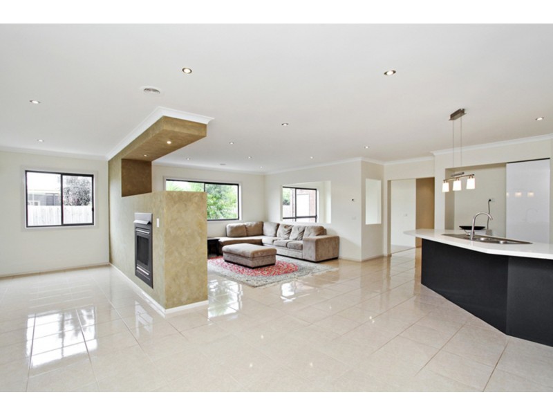 19 Dolphin Crescent, Point Cook VIC 3030