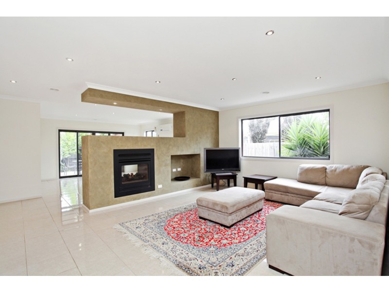 19 Dolphin Crescent, Point Cook VIC 3030