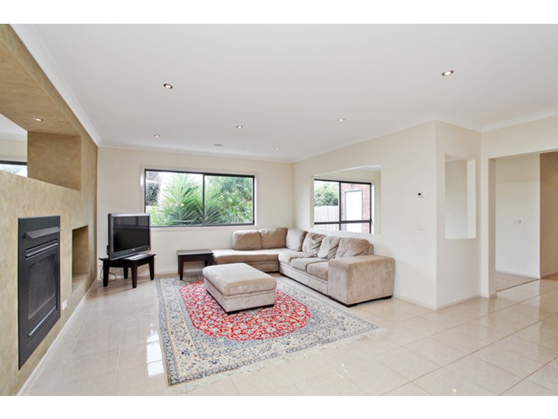 19 Dolphin Crescent, Point Cook VIC 3030