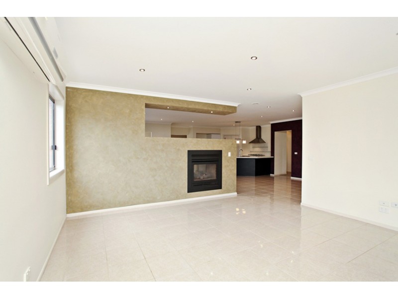 19 Dolphin Crescent, Point Cook VIC 3030