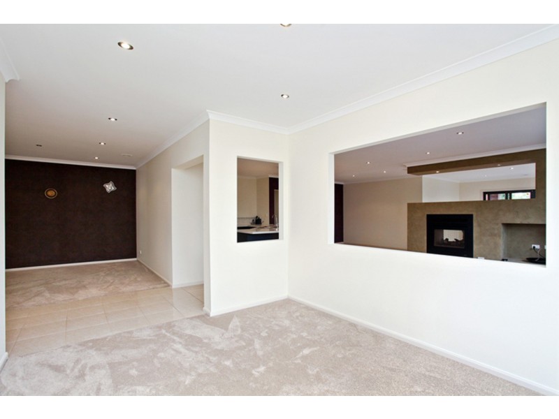 19 Dolphin Crescent, Point Cook VIC 3030