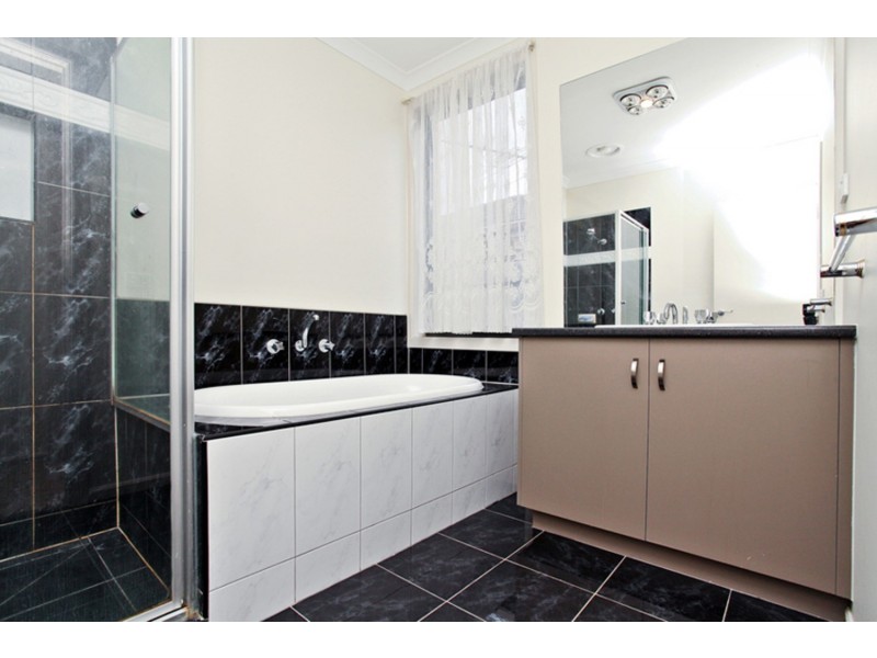 19 Dolphin Crescent, Point Cook VIC 3030