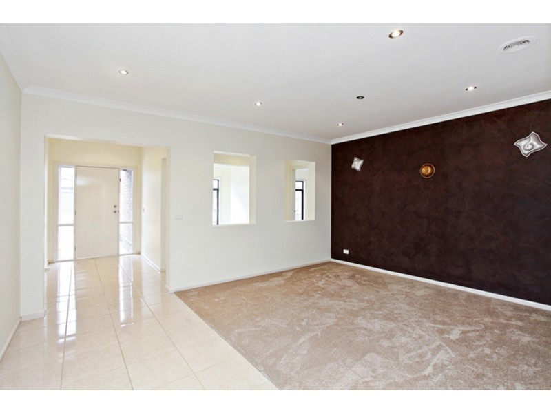 19 Dolphin Crescent, Point Cook VIC 3030