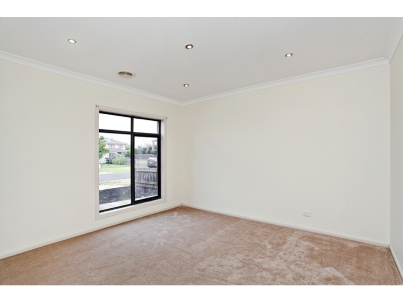 19 Dolphin Crescent, Point Cook VIC 3030