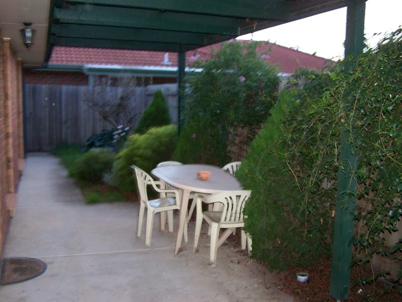 2/8 Symons Avenue, Hoppers Crossing VIC 3029