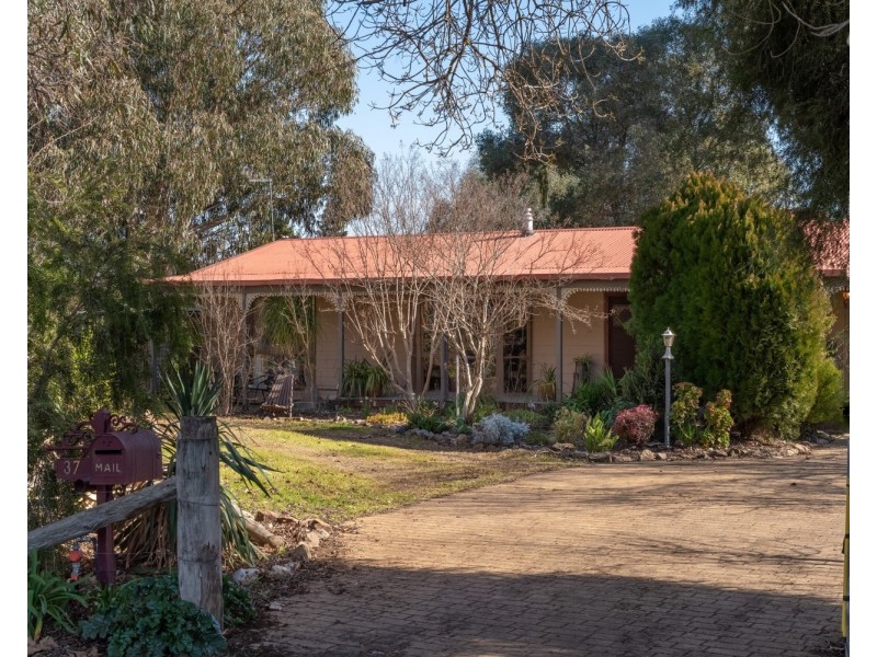 37 Epsom Road, Chiltern VIC 3683