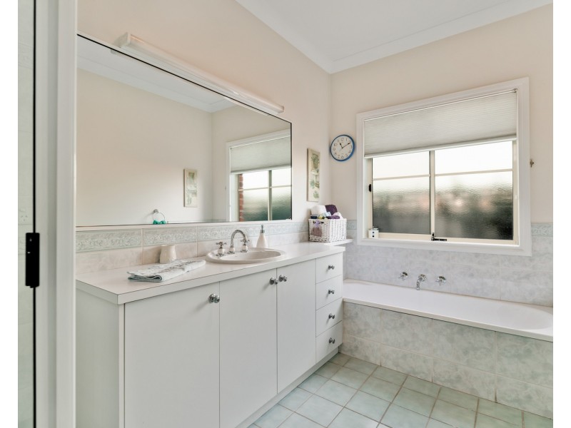 14 Falcon Circuit, Wodonga VIC 3690