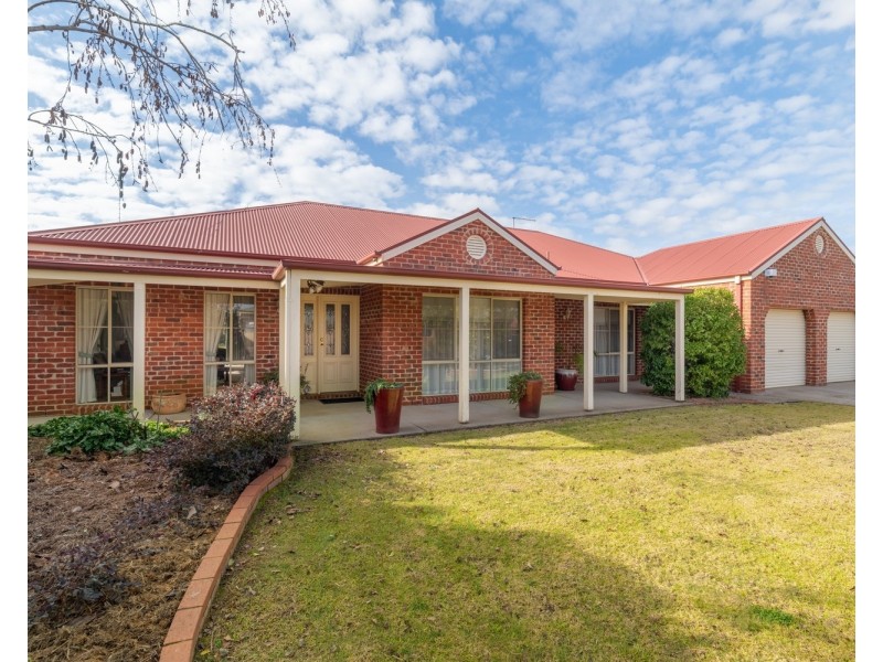 14 Falcon Circuit, Wodonga VIC 3690