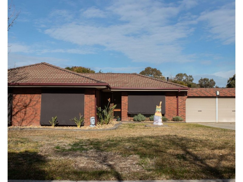 4 Graetz Court, Lavington NSW 2641