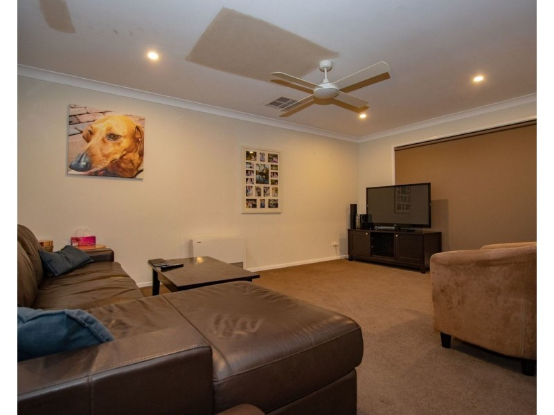 4 Graetz Court, Lavington NSW 2641