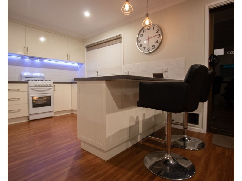 4 Graetz Court, Lavington NSW 2641