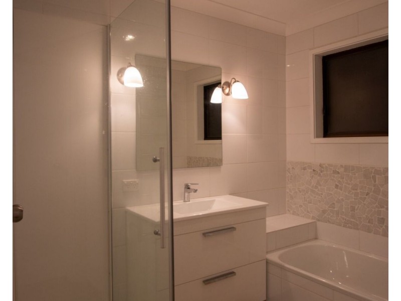 4 Graetz Court, Lavington NSW 2641