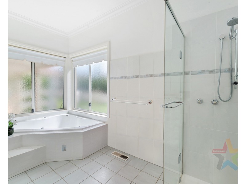 16 Avondale Drive, Wodonga VIC 3690