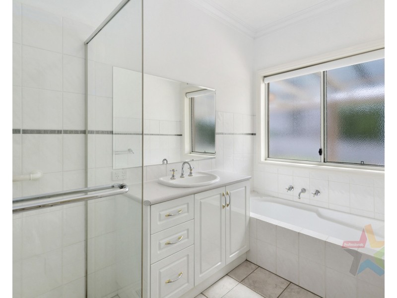 16 Avondale Drive, Wodonga VIC 3690