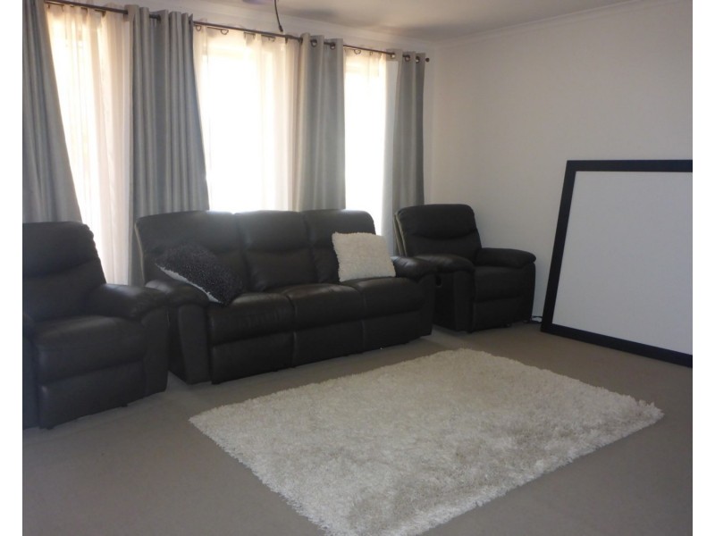 6 Victoria Cross Parade, Wodonga VIC 3690
