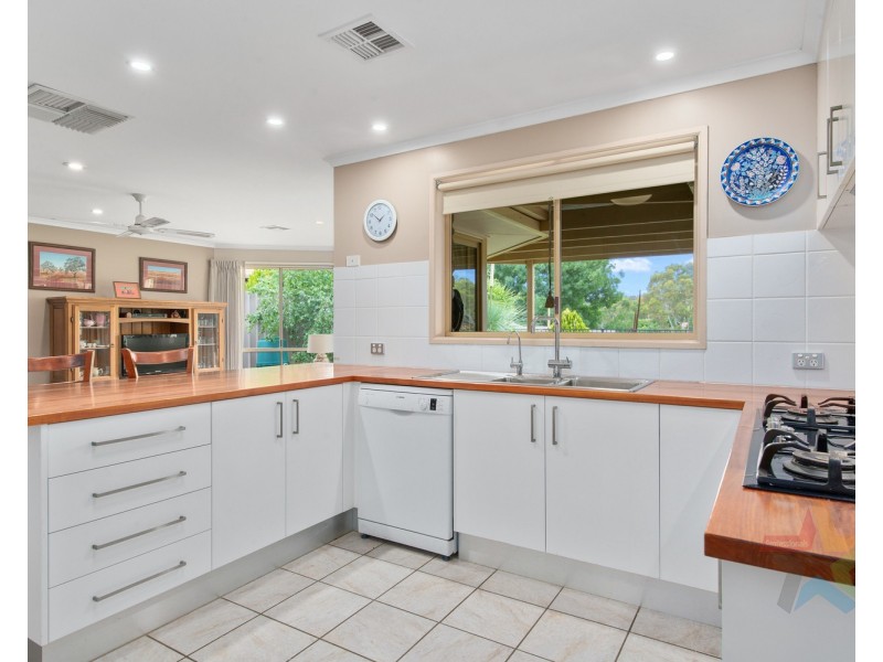 11 Flower Place, Wodonga VIC 3690