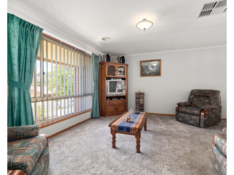 17 Falcon Circuit, Wodonga VIC 3690