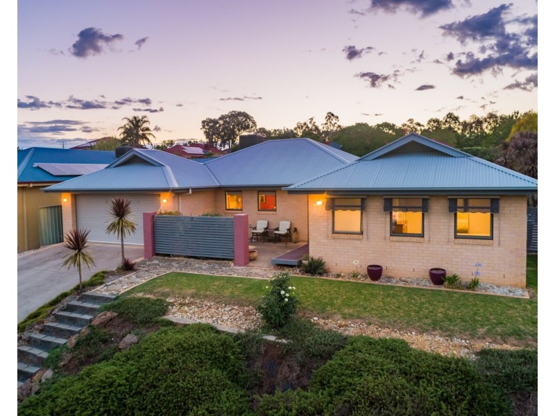 17 Briese Court, Thurgoona NSW 2640