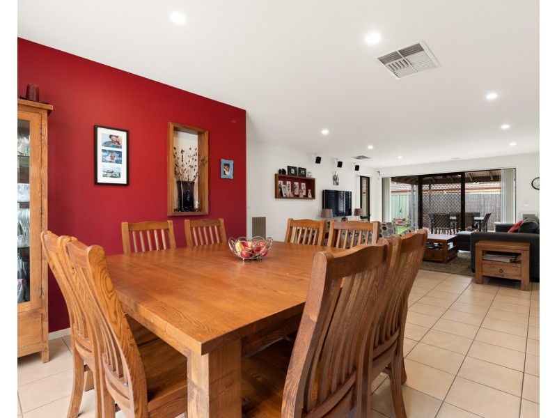 17 Briese Court, Thurgoona NSW 2640