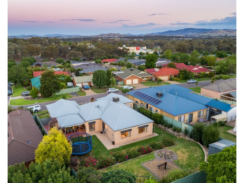 17 Briese Court, Thurgoona NSW 2640