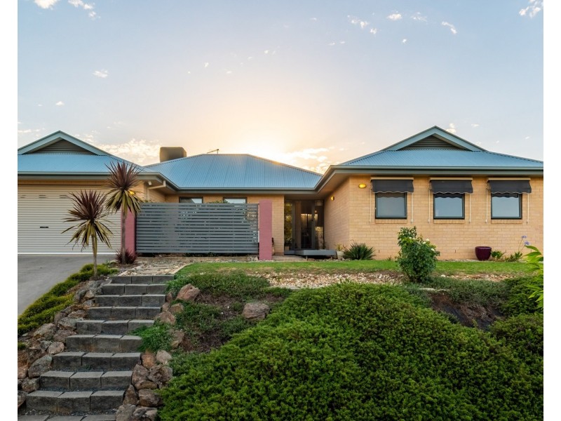 17 Briese Court, Thurgoona NSW 2640