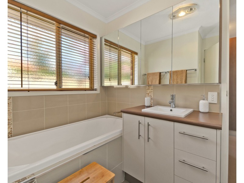 8 Mashie Way, Wodonga VIC 3690