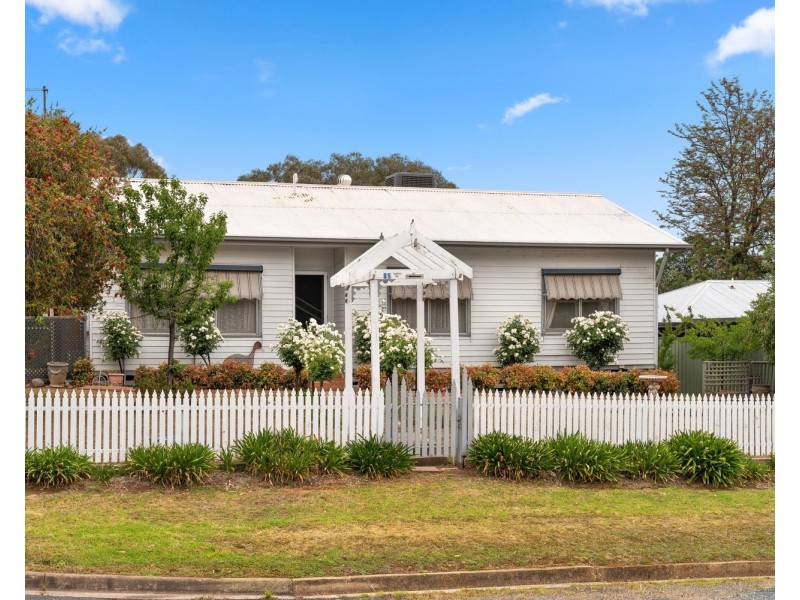 85 North Road, Chiltern VIC 3683