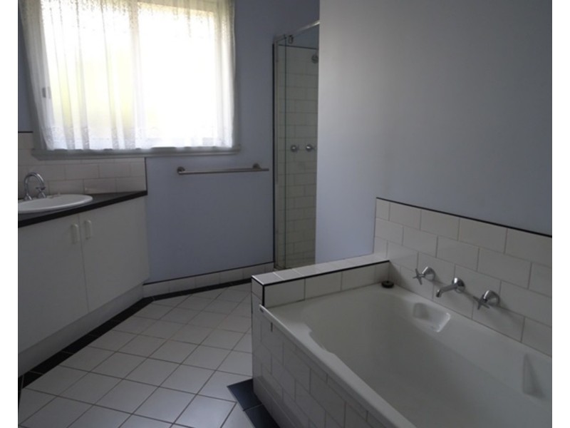 2/13 Kingsbury Court, Wodonga VIC 3690