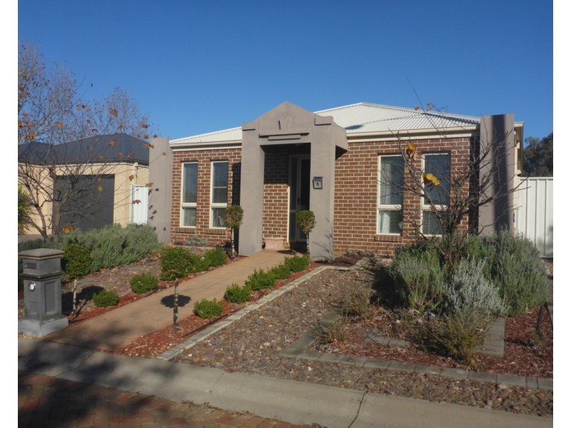 15 Oakmont Circuit, Wodonga VIC 3690