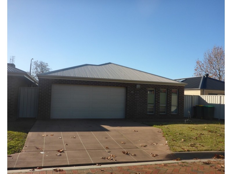 15 Oakmont Circuit, Wodonga VIC 3690