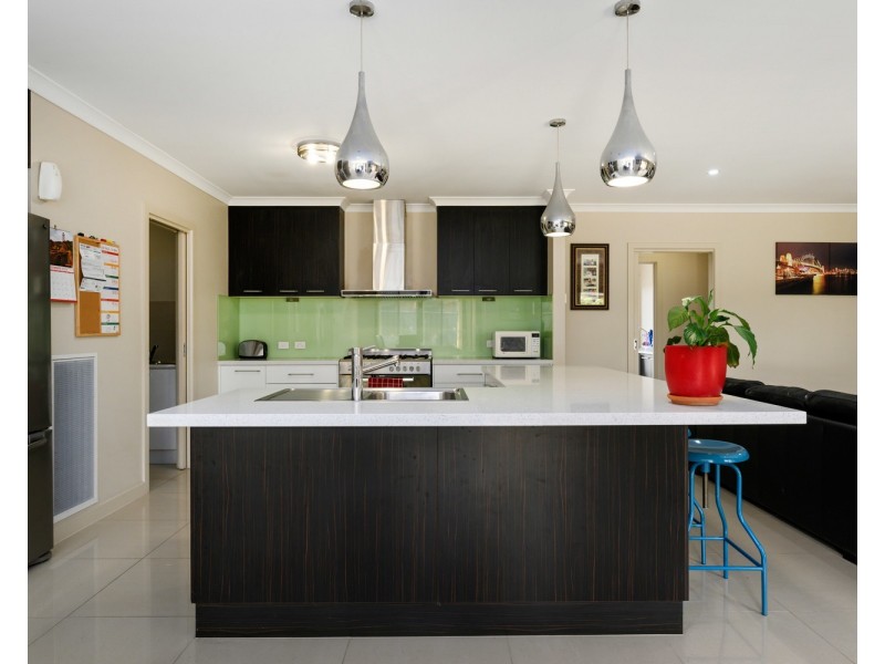 21 Silky Oak Avenue, Wodonga VIC 3690