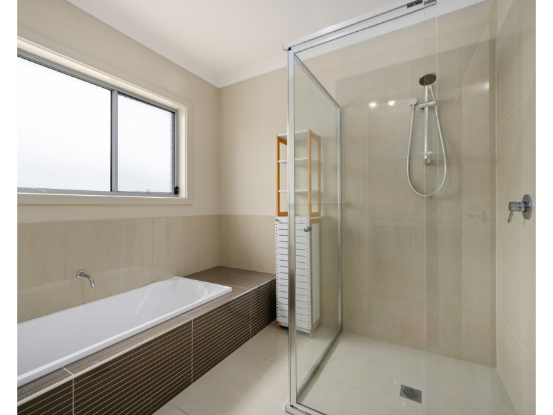 21 Silky Oak Avenue, Wodonga VIC 3690