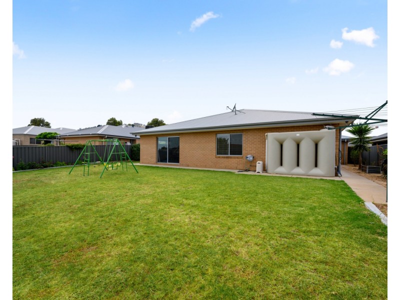 21 Silky Oak Avenue, Wodonga VIC 3690