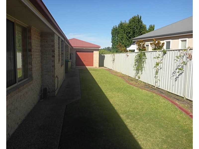 4 Kelle Court, Wodonga VIC 3690