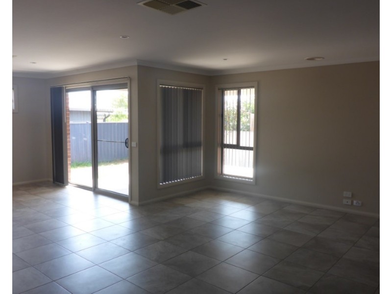 2/4 Hill Street, Wodonga VIC 3690