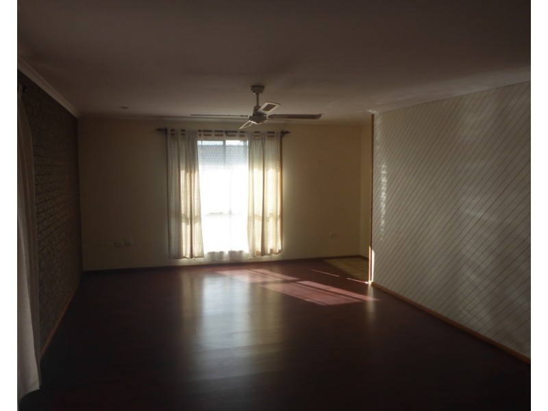 3/8 Page Court, Wodonga VIC 3690