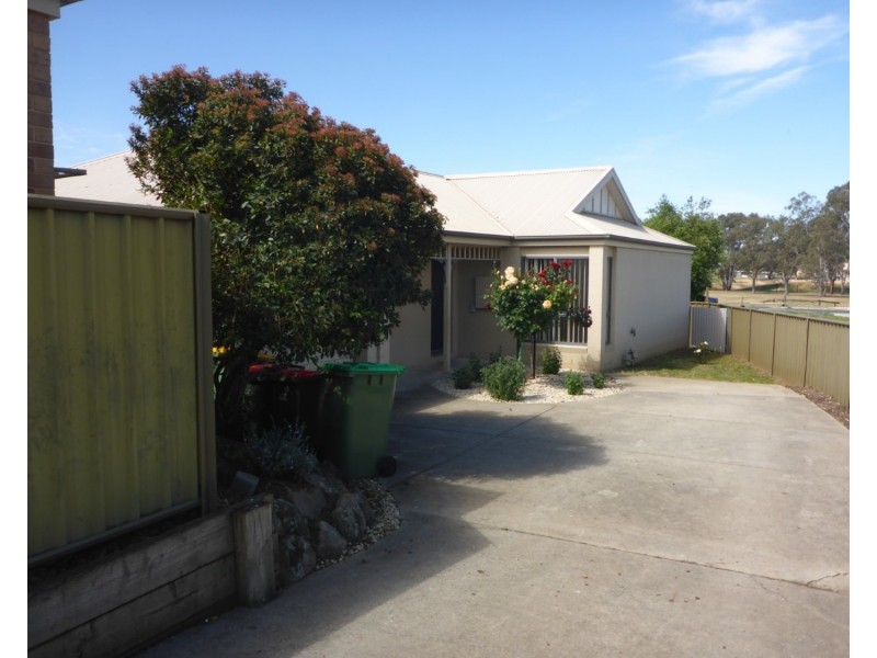 2/72 Nightingale Avenue, Wodonga VIC 3690