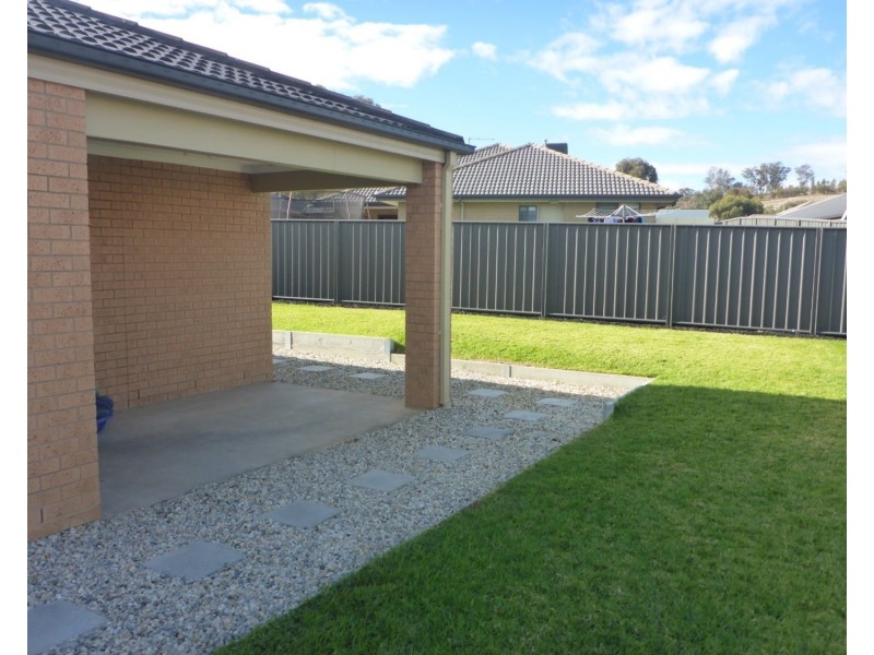 14 Silky Oak Avenue, Wodonga VIC 3690