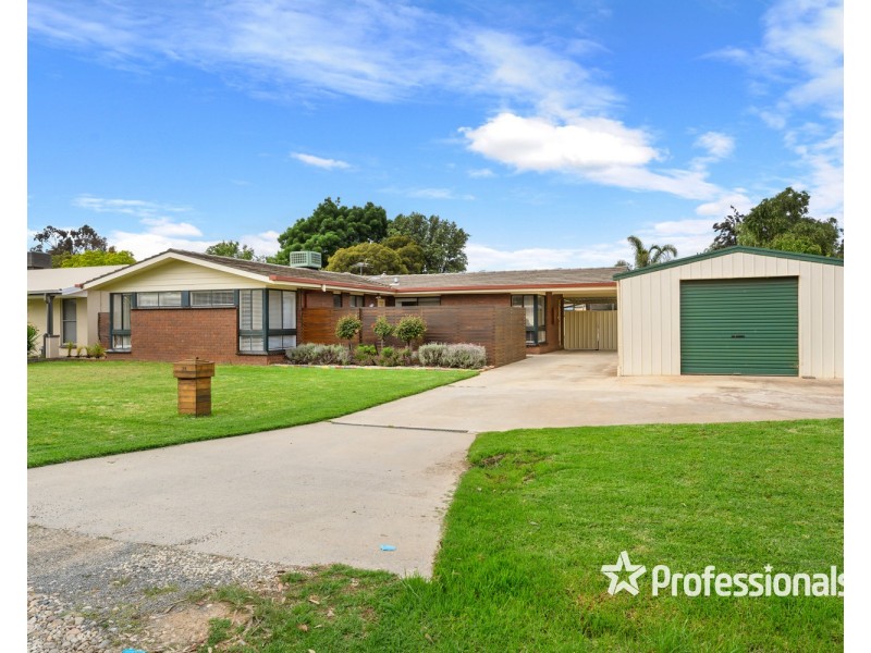 74 James Cook Avenue, Howlong NSW 2643