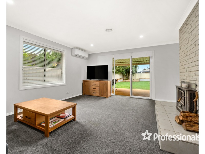 74 James Cook Avenue, Howlong NSW 2643